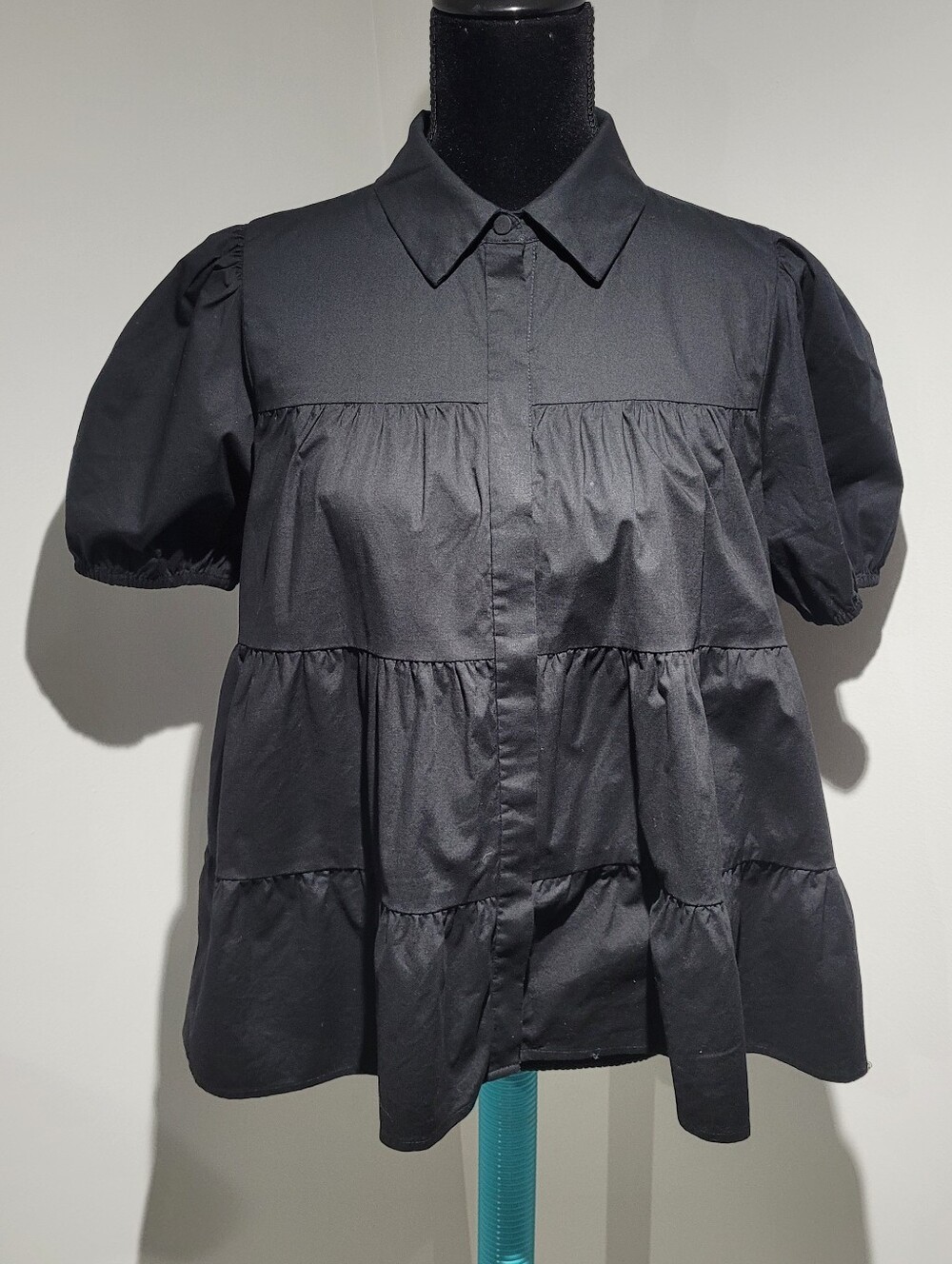 WAYF Women's Canossa Tiered Puff Sleeve Poplin Blouse Small Black Flowy Feminine